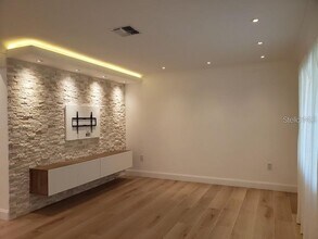 2111 Jo an Dr in Sarasota, FL - Building Photo - Building Photo