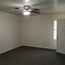 309 Fowzer St, Unit A in Taylor, TX - Building Photo - Building Photo