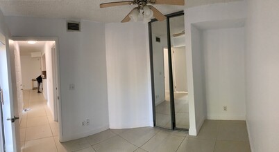 8206 Severn Dr, Unit A in Boca Raton, FL - Building Photo - Building Photo
