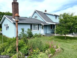 329 Tyrone St in Greencastle, PA - Building Photo - Building Photo