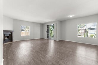 Kester View in Van Nuys, CA - Building Photo - Interior Photo