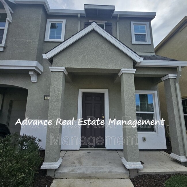 8128 Creeping Willow Ln in Sacramento, CA - Foto de edificio - Building Photo