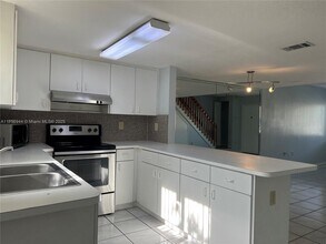 511 NW 82nd Ave in Miami, FL - Building Photo - Building Photo