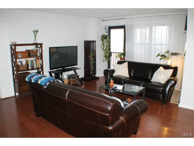 44 Strawberry Hill Ave, Unit 7p