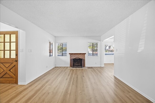 819 N Maria Ave in Redondo Beach, CA - Building Photo - Building Photo