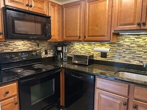 18 Fountain Ln in Weymouth, MA - Building Photo - Building Photo