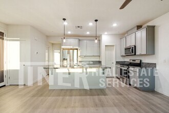 3698 E Commerce Way in Sacramento, CA - Building Photo - Building Photo