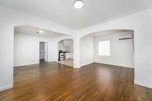 826 N Oliver St in Wichita, KS - Building Photo