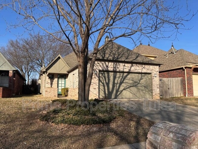 property at 528 North Willow Pl W