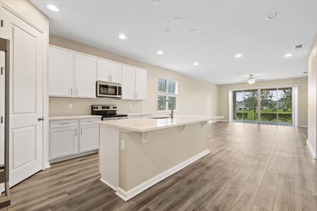 property at 737 Meadow Pointe Dr