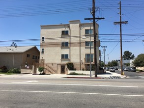 11835 Vanowen St in North Hollywood, CA - Foto de edificio - Building Photo