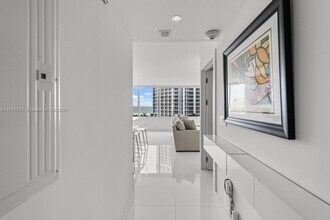 400 South Pointe Dr in Miami Beach, FL - Building Photo - Building Photo
