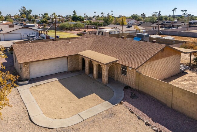 7329 W Libby St in Glendale, AZ - Foto de edificio - Building Photo