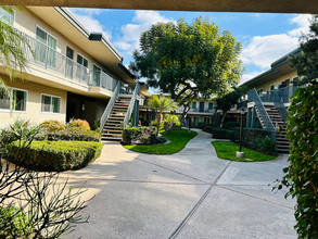 16102 Springdale St-Unit -26 in Huntington Beach, CA - Building Photo - Building Photo