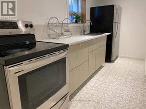 976 Glencairn Ave in Toronto, ON - Building Photo - Building Photo