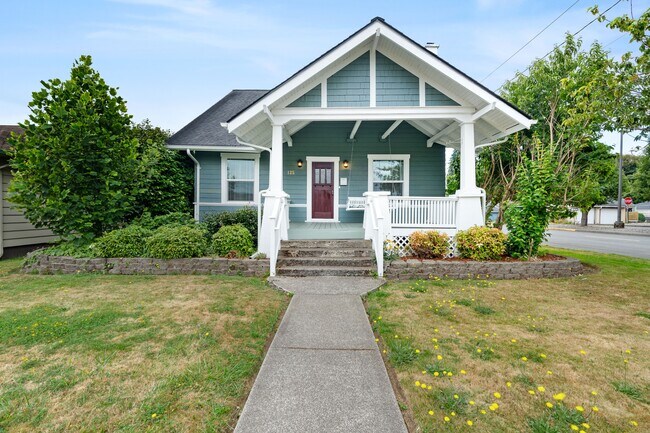 property at 135 Fleet St N