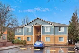 Evergreen Village Apartments in Vancouver, WA - Building Photo - Building Photo
