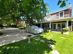 198 S Country Rd in West Hampton Dunes, NY - Building Photo - Building Photo