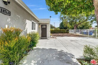 18749 Gault St in Los Angeles, CA - Building Photo - Building Photo