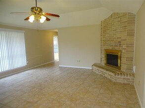 7247 Barton Oaks Dr in Houston, TX - Building Photo - Building Photo