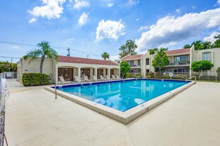 150 Pineview Rd in Jupiter, FL - Building Photo