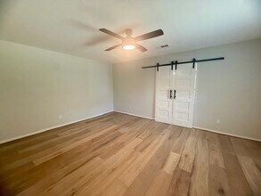 5019 Oak Forest Dr in Houston, TX - Building Photo - Building Photo
