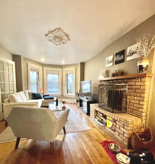 property at 2050 N Bissell St