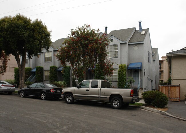 4074 Falcon Pl in San Diego, CA - Foto de edificio - Building Photo