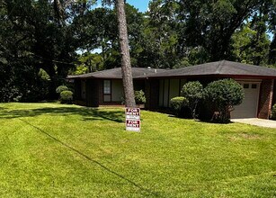 250 S Villas Ct in Tallahassee, FL - Building Photo - Building Photo
