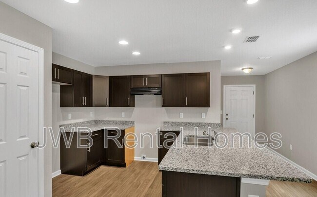 8956 Cocoa Ave in Jacksonville, FL - Building Photo - Building Photo