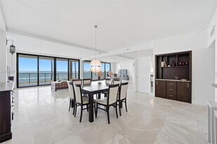 540 Brickell Key Dr, Unit 222 in Miami, FL - Building Photo
