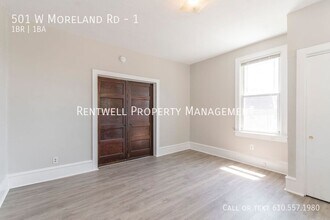 501 W Moreland Rd in Willow Grove, PA - Foto de edificio - Building Photo