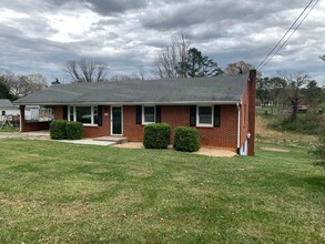 3009 Sleepy Ridge Dr in Bedford, VA - Building Photo - Building Photo
