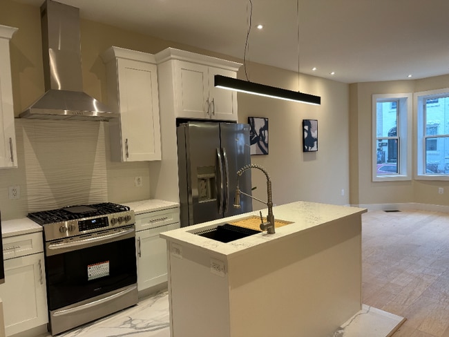 property at 28 Todd Pl NE