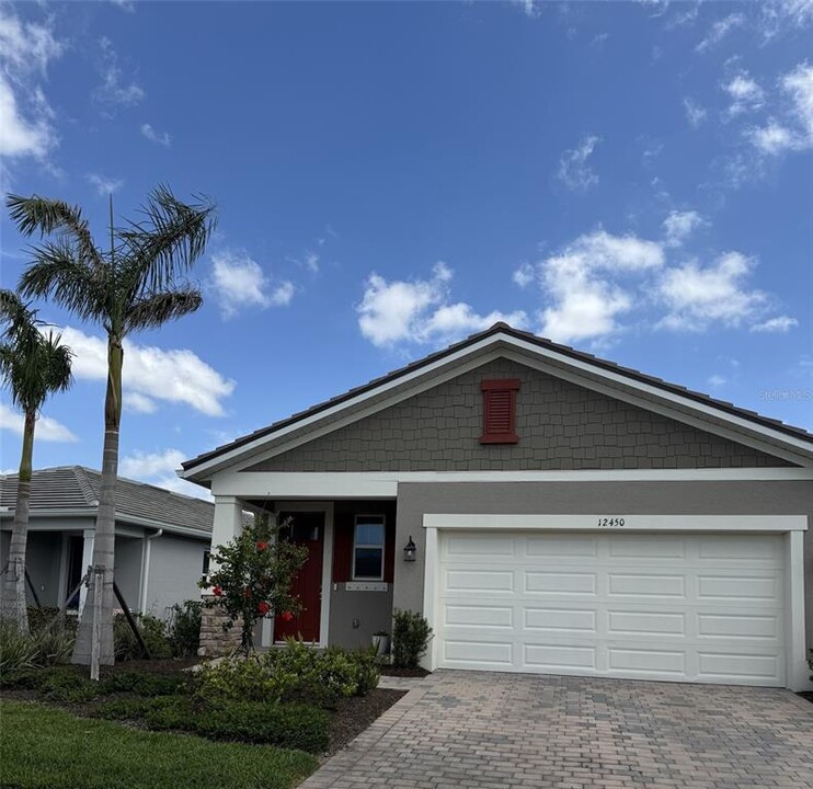12450 Somatic Ct in Venice, FL - Foto de edificio