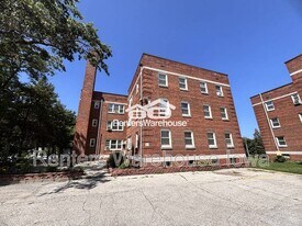 4200 Grand Ave in Des Moines, IA - Building Photo