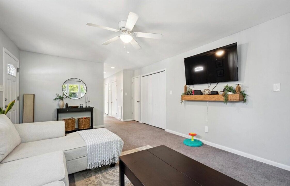 708 Lindale Ave in Drexel Hill, PA - Building Photo
