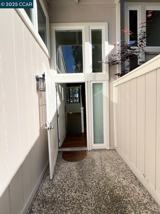 438 Ridgeview Dr in Pleasant Hill, CA - Building Photo - Building Photo
