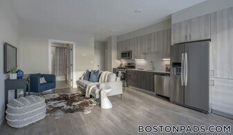 340 Bremen St in Boston, MA - Building Photo