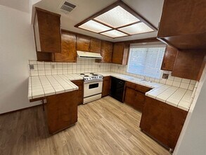 4731 W Cypress Ave in Visalia, CA - Building Photo - Building Photo