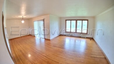 827 Suburban St NE in Cedar Rapids, IA - Building Photo - Building Photo