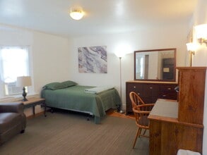 34 Capen St, Unit 2 in Medford, MA - Building Photo - Building Photo