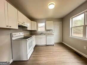 1131 White Oak Dr in Athens, GA - Building Photo - Building Photo