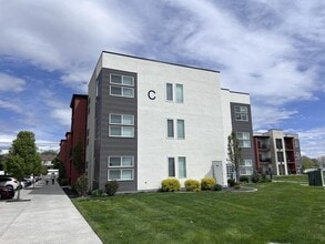 875 S Depot St in Clearfield, UT - Building Photo - Building Photo