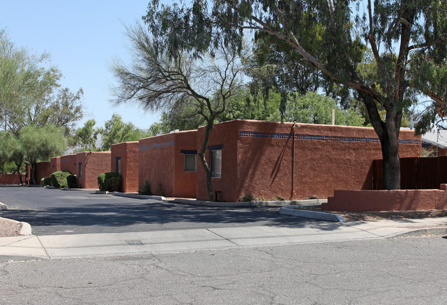 1701-1711 E Hedrick Dr in Tucson, AZ - Foto de edificio - Building Photo