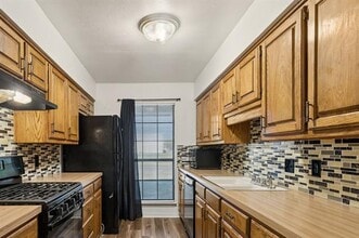 110 Lee St in Farmersville, TX - Building Photo - Building Photo