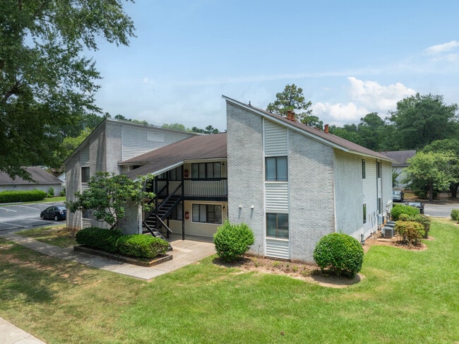 Creekside Apartments in Columbia, SC - Building Photo - Building Photo
