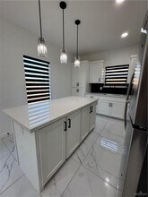 2305 E Viviana St in Edinburg, TX - Building Photo - Building Photo