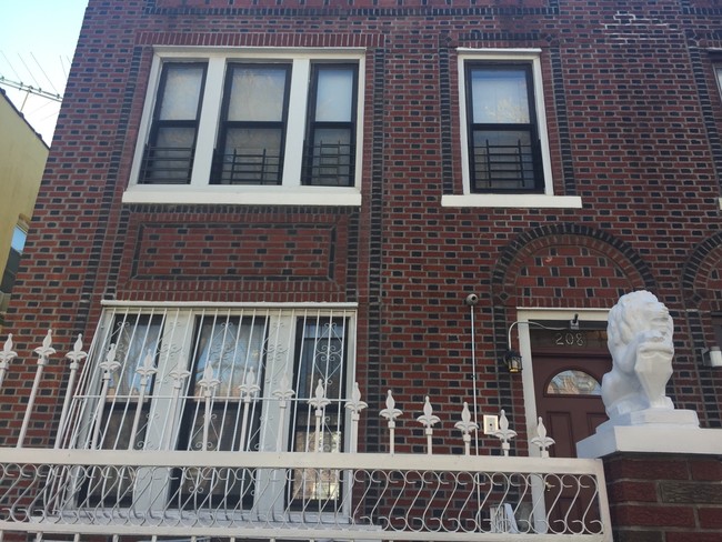 208 E 95th St in Brooklyn, NY - Building Photo - Building Photo