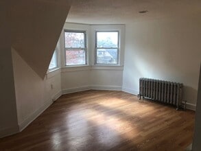 58 Kellogg St, Unit Unit #2B in Waterbury, CT - Foto de edificio - Building Photo